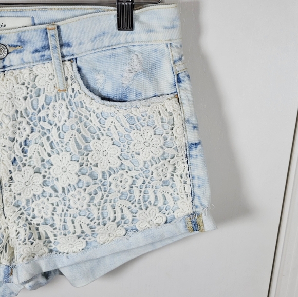 Abercrombie & Fitch Floral Embroidered Denim Shorts Size 28/6 - Picture 2 of 8